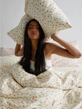 **RARE** Urban Outfitters Rosebud Print fitted and flat sheet set King